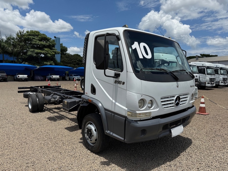 Mercedes-Benz Accelo 915 4X2 10/10