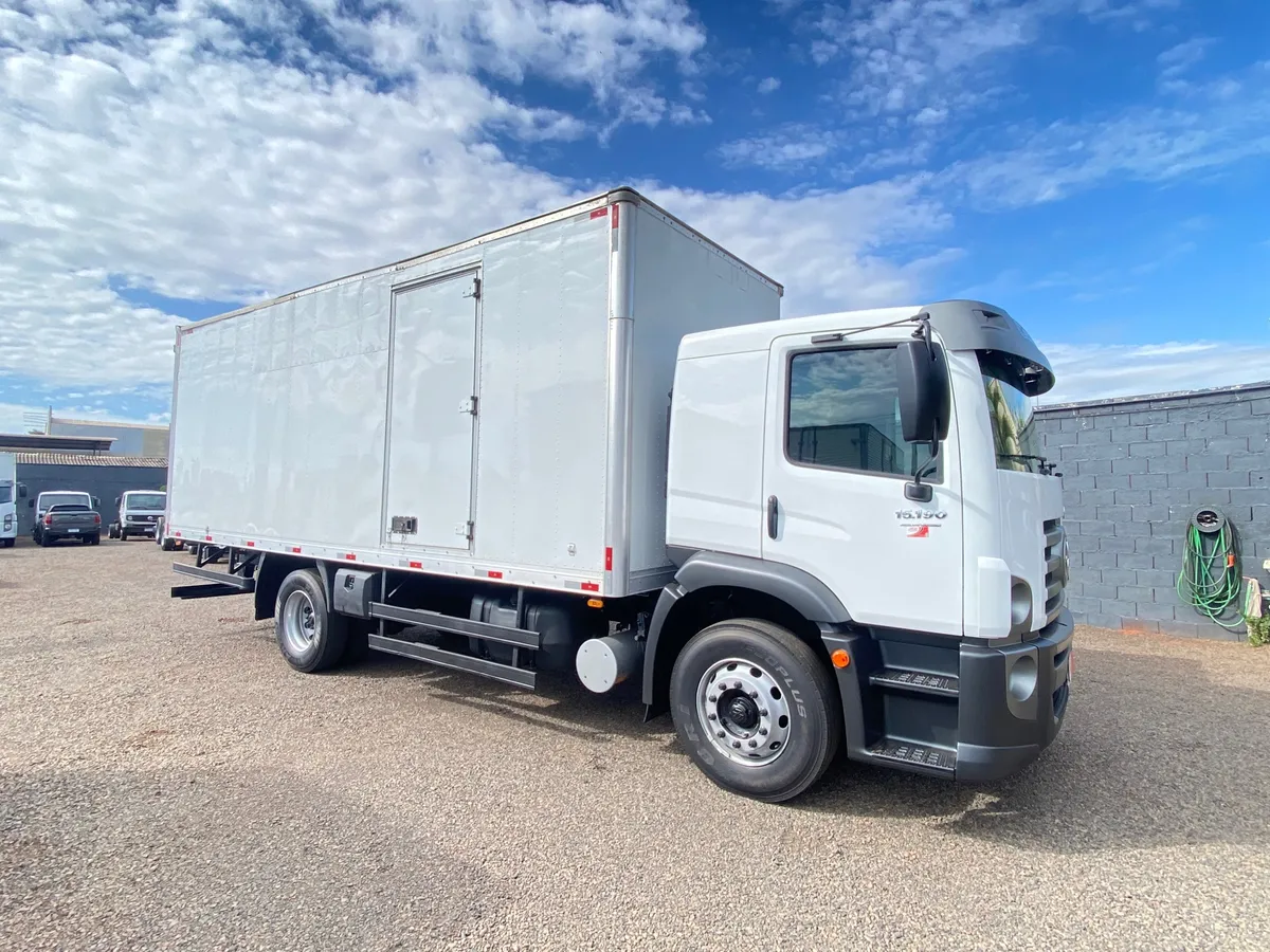 Volkswagen 15.190 Constellation 4x2 18/18