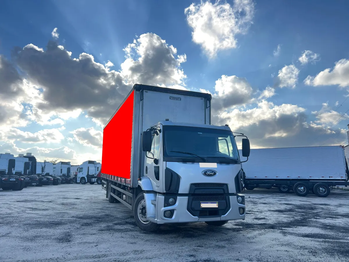 Ford Cargo 1317 4x2 12/12