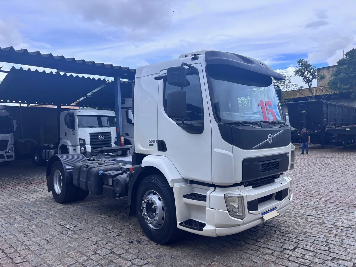 Volvo VM 330 4x2 15/15