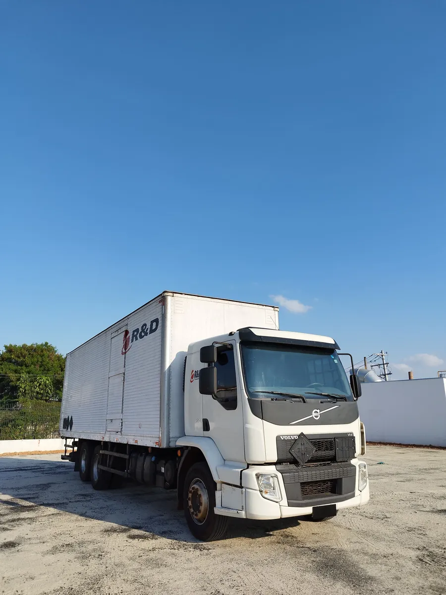 Volvo VM 270 6x2 21/21